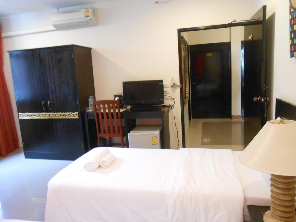 The Bang Khun Phrom Suites Banguecoque Quarto foto