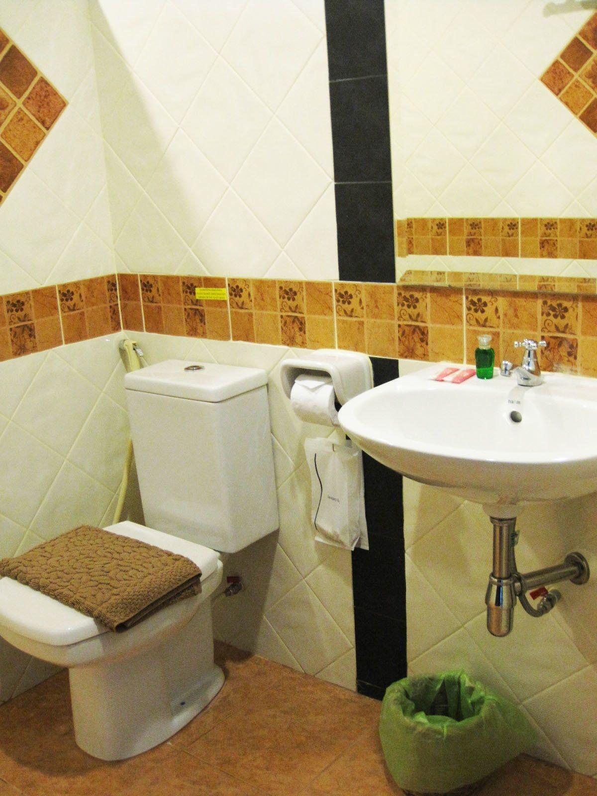 The Bang Khun Phrom Suites Banguecoque Exterior foto